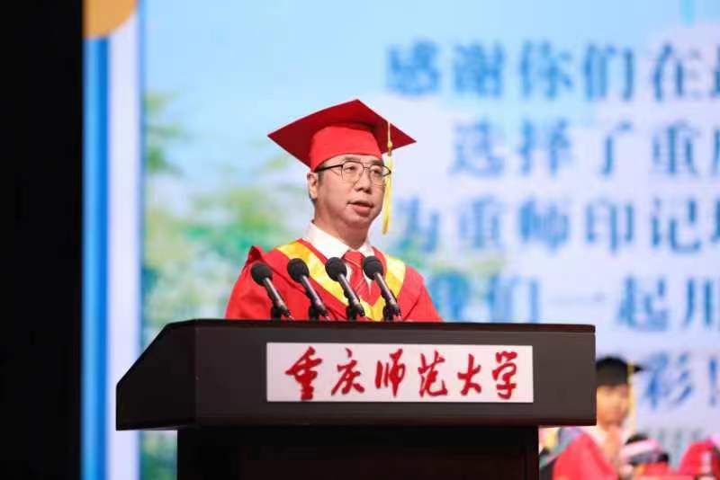 mg冰球突破豪华版网址校长孟东方寄语学子：涵养“大气”。受访单位供图
